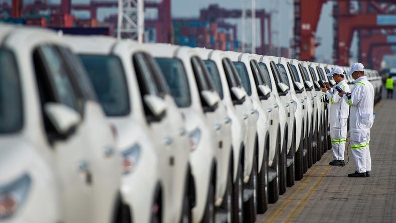 为了拯救低迷的车市,广深新增14万个车牌指标